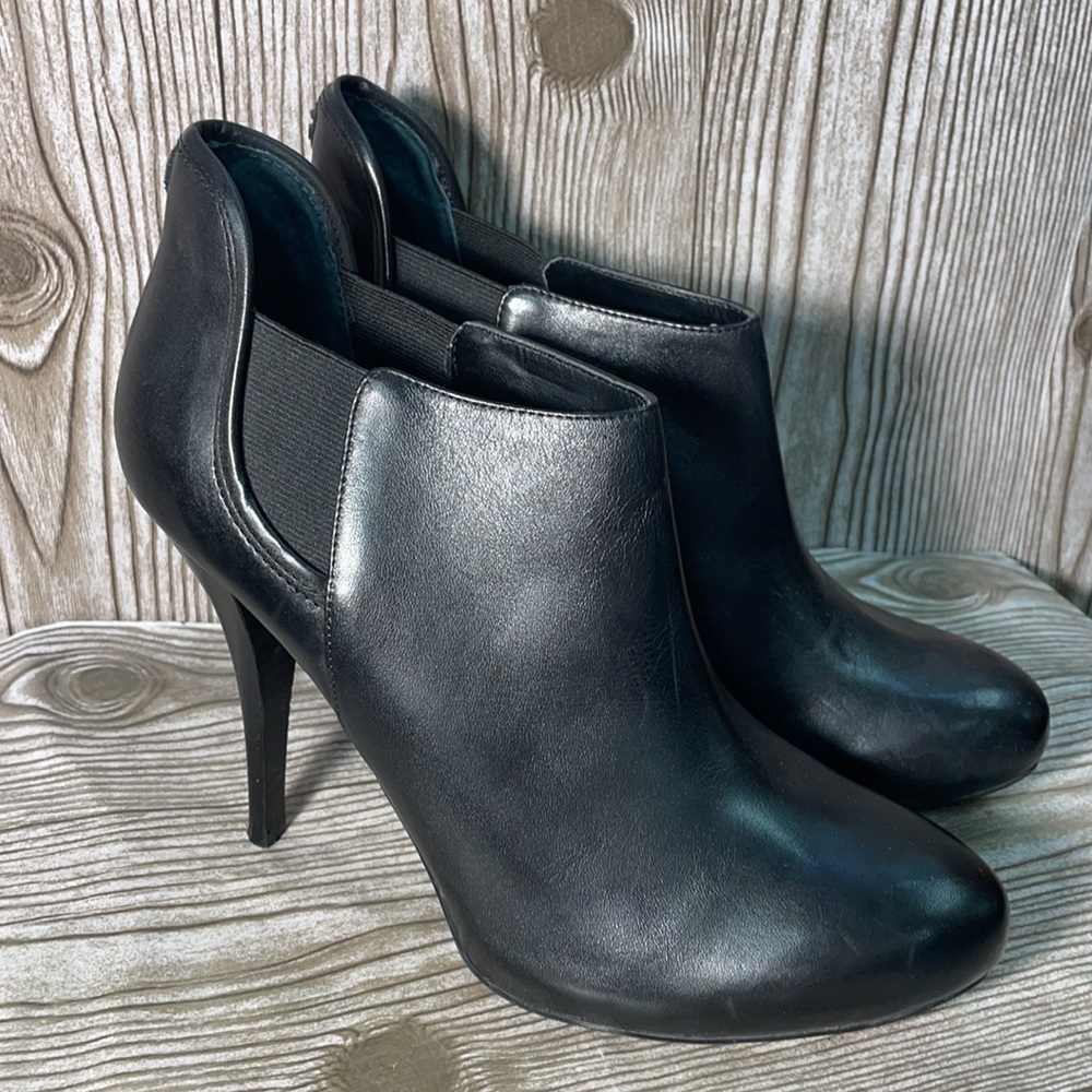 Guess Black Ankle Bootie Sz 9.5
